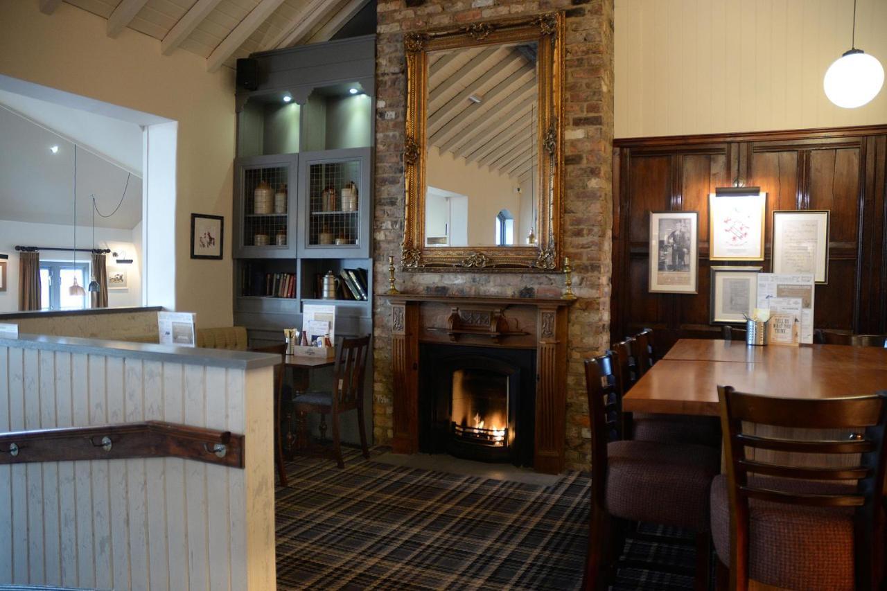 Boat & Horses Inn Олдъм Екстериор снимка