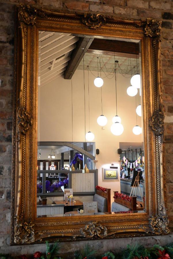 Boat & Horses Inn Олдъм Екстериор снимка