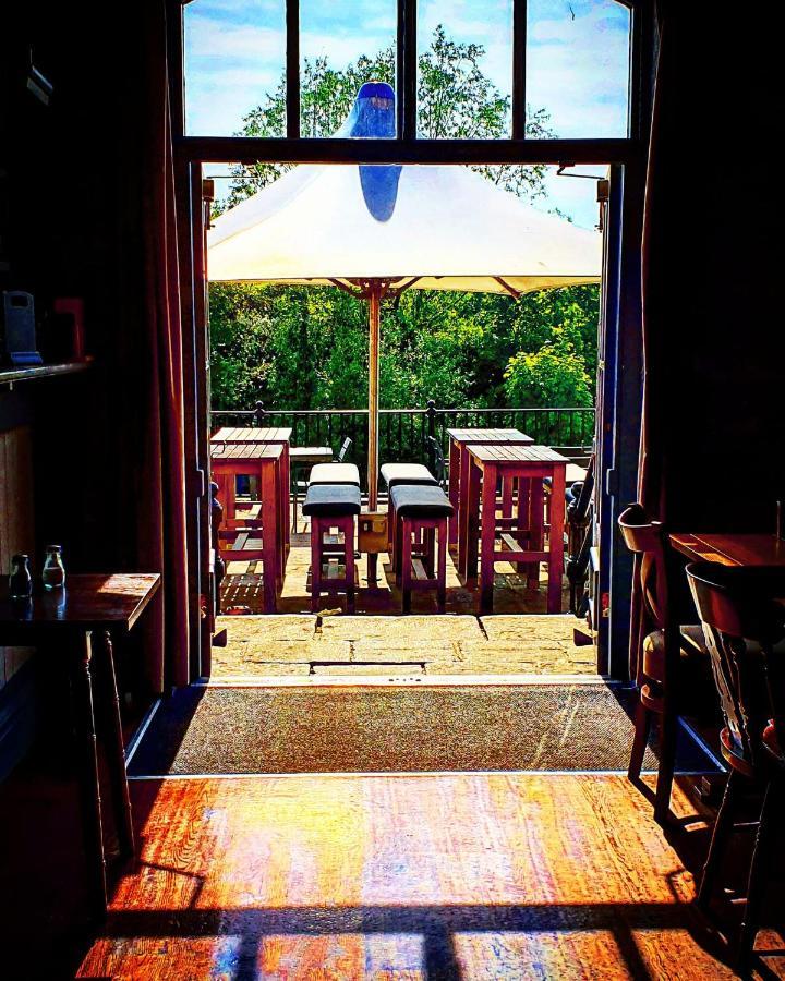 Boat & Horses Inn Олдъм Екстериор снимка