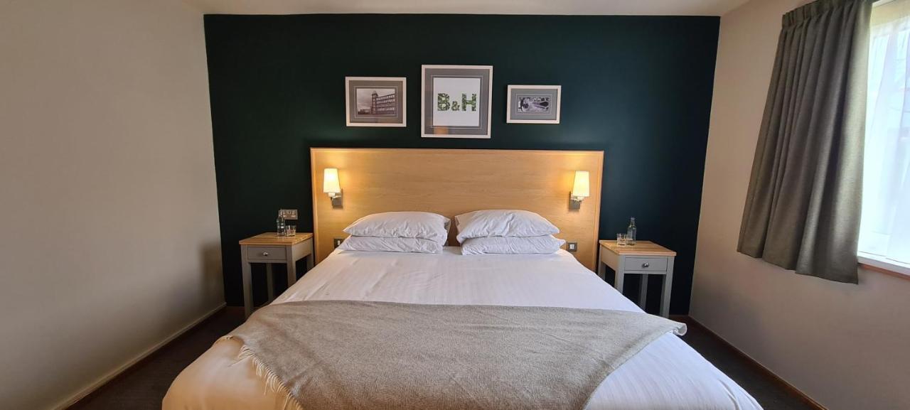 Boat & Horses Inn Олдъм Екстериор снимка